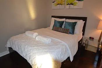 Toronto Escape - Mariner Terrace Hotel