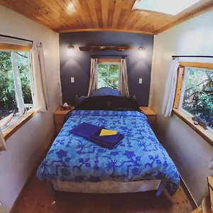  Hostel Up The Creek Backpacker's Canada