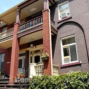 *** Bed & Breakfast Jade Blue Canada